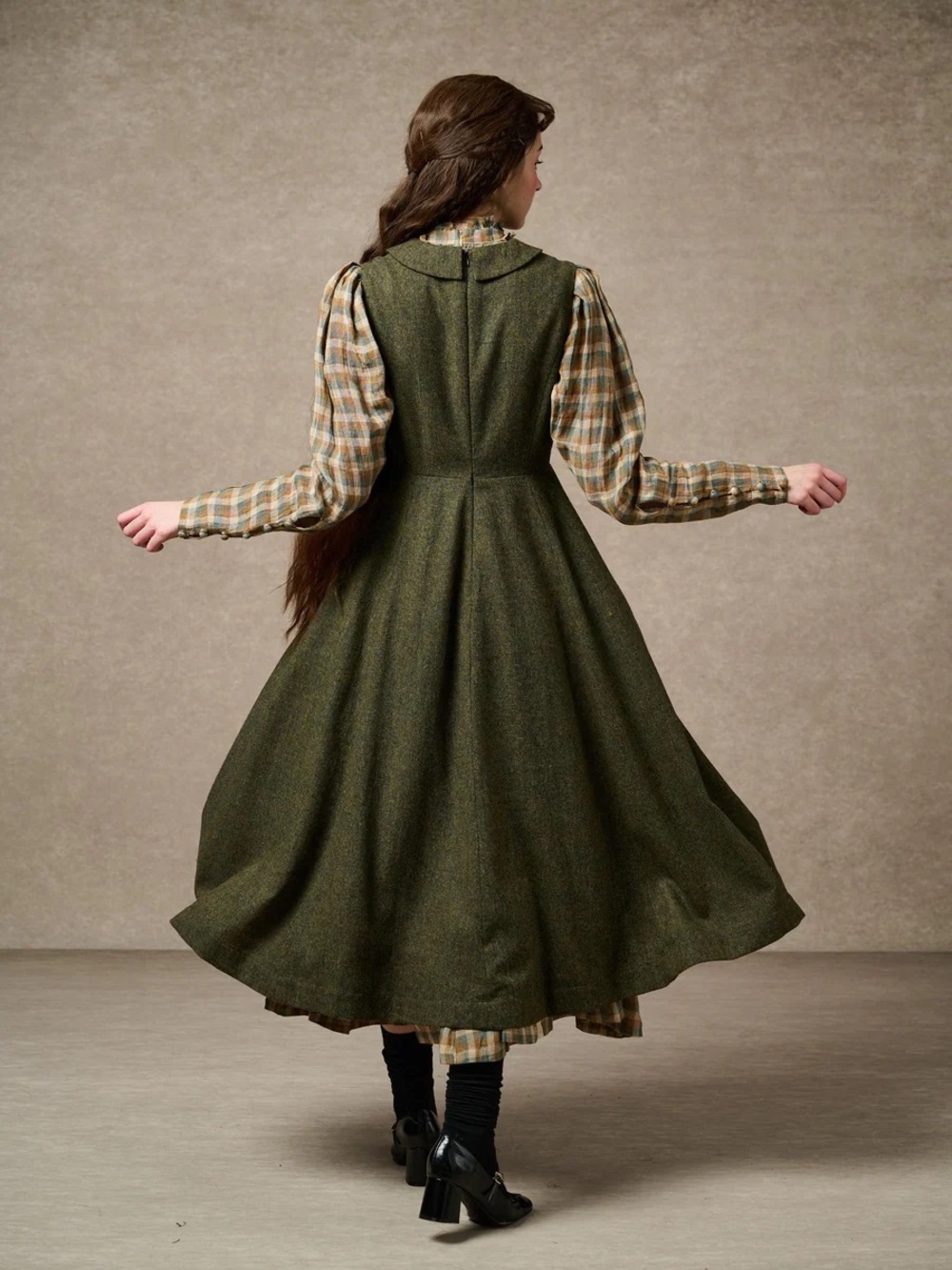 Linennaive Helen 17 Green Wool Dress - Picture 2 of 10